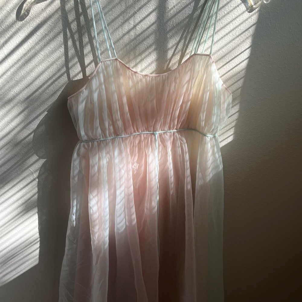 Vintage rainbow sheer negligee - Picture 5 of 8